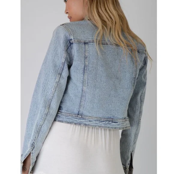 🎉Denim Jean Cropped Jacket with Floral Embroidery! - Picture 4 of 7